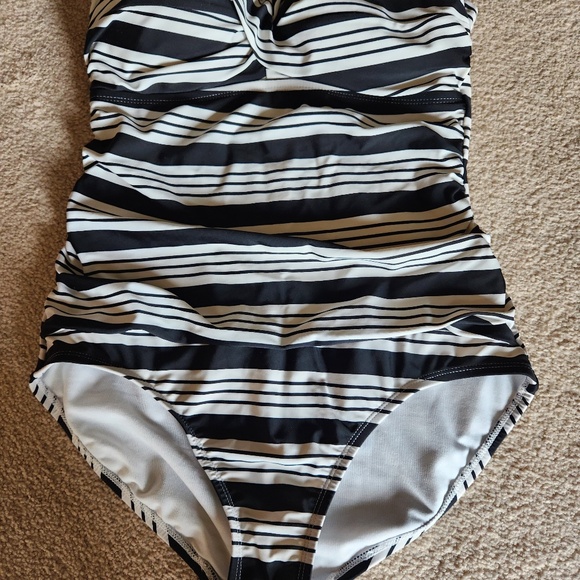 Catalina Other - Womens Catalina Black & White Swimsuit Size M